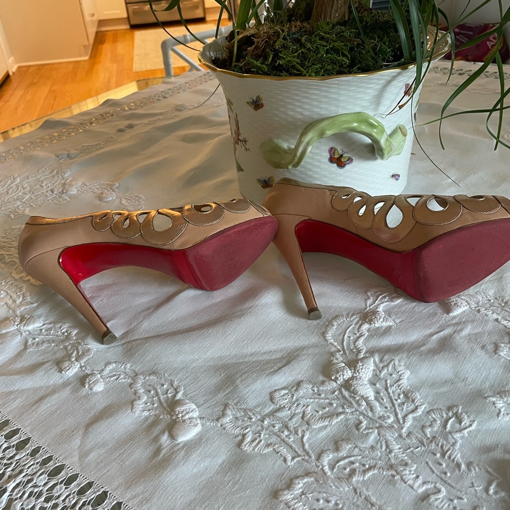 Christian Louboutin Nude Peep Toe Heels - Picture 4 of 5